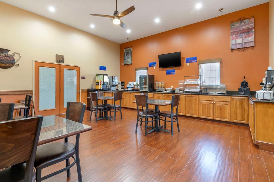 Best Western Windwood Inn & Suites Hotel in Rio Grande