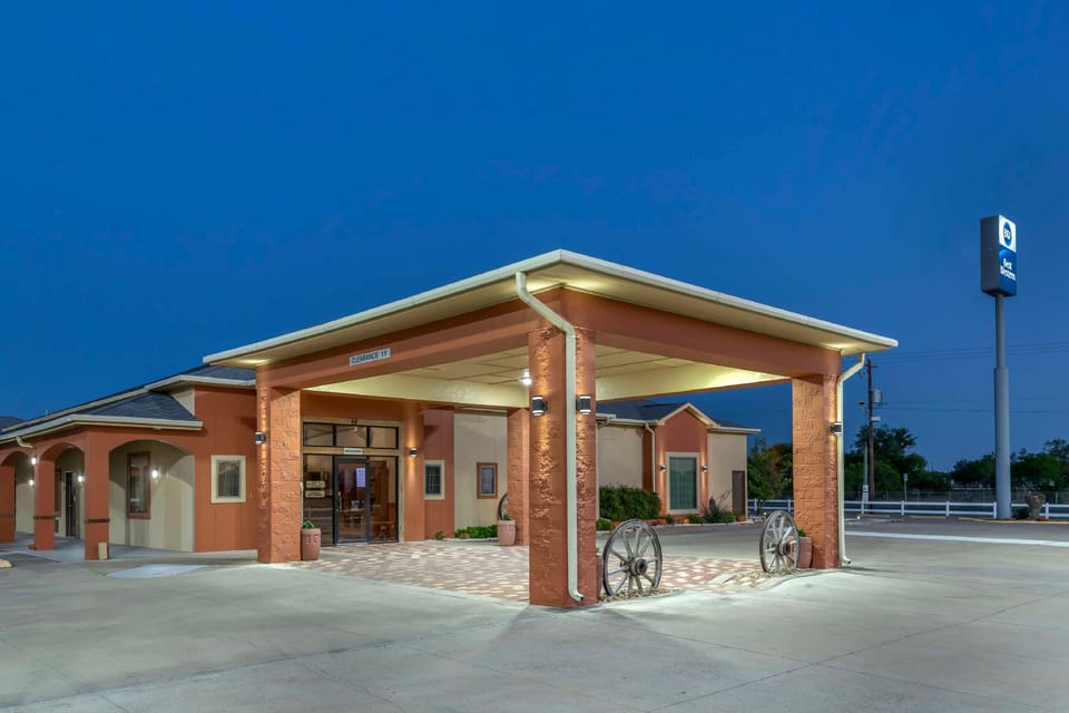 Best Western Windwood Inn & Suites Hotel in Rio Grande