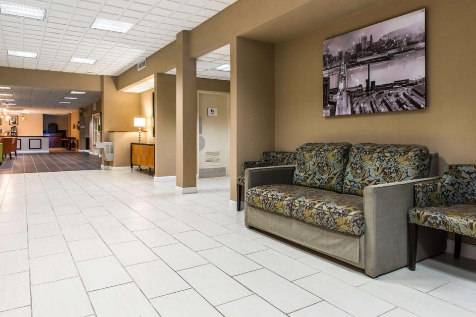 Ramada by Wyndham New Kensington Hotel in Tarentum