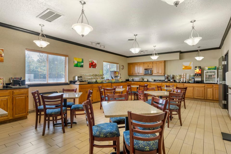 Quality Inn & Suites Delaware South Hotel in Ohio