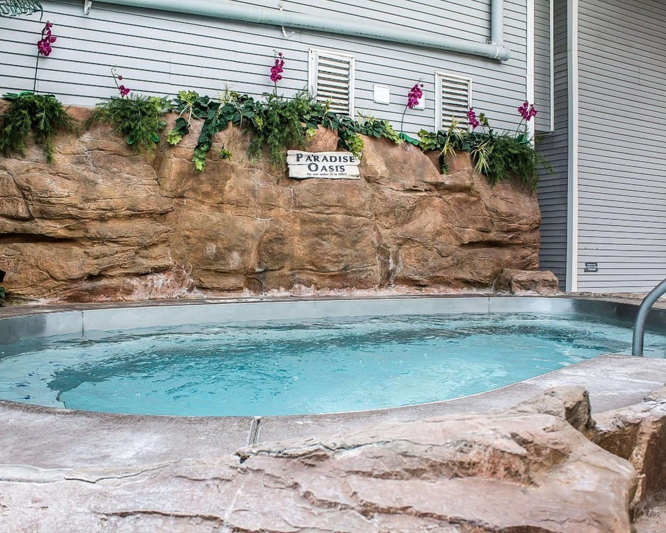 Comfort Inn Splash Harbor Hotel in Ohio