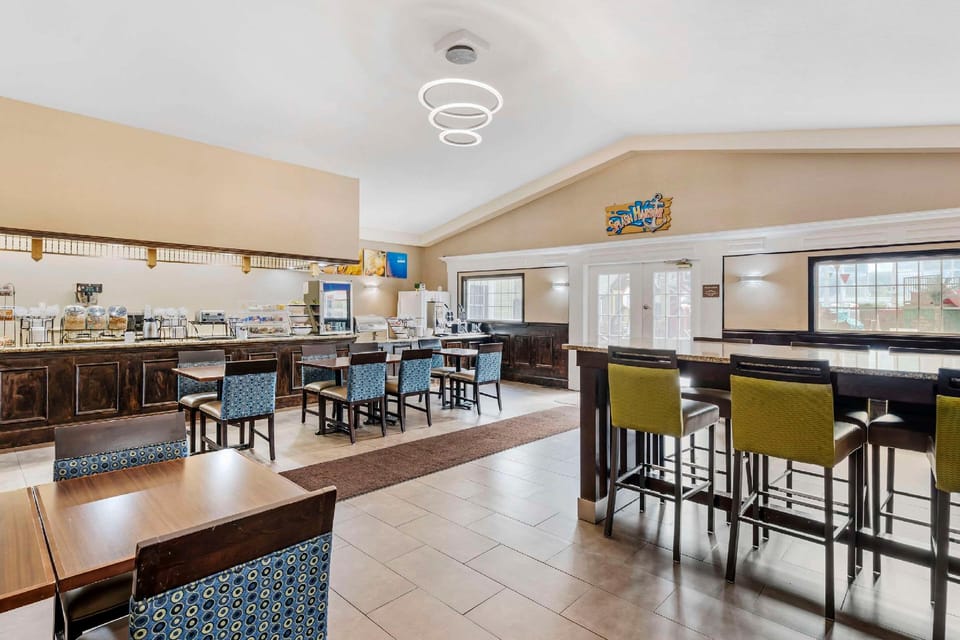 Comfort Inn Splash Harbor Hotel in Ohio
