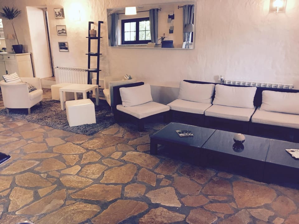 Shared lounge/TV area