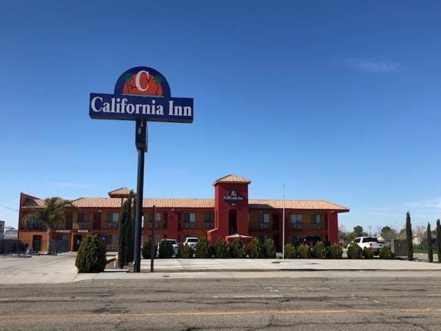 California Inn Hotel and Suites Adelanto US 395 Hotel in Victorville