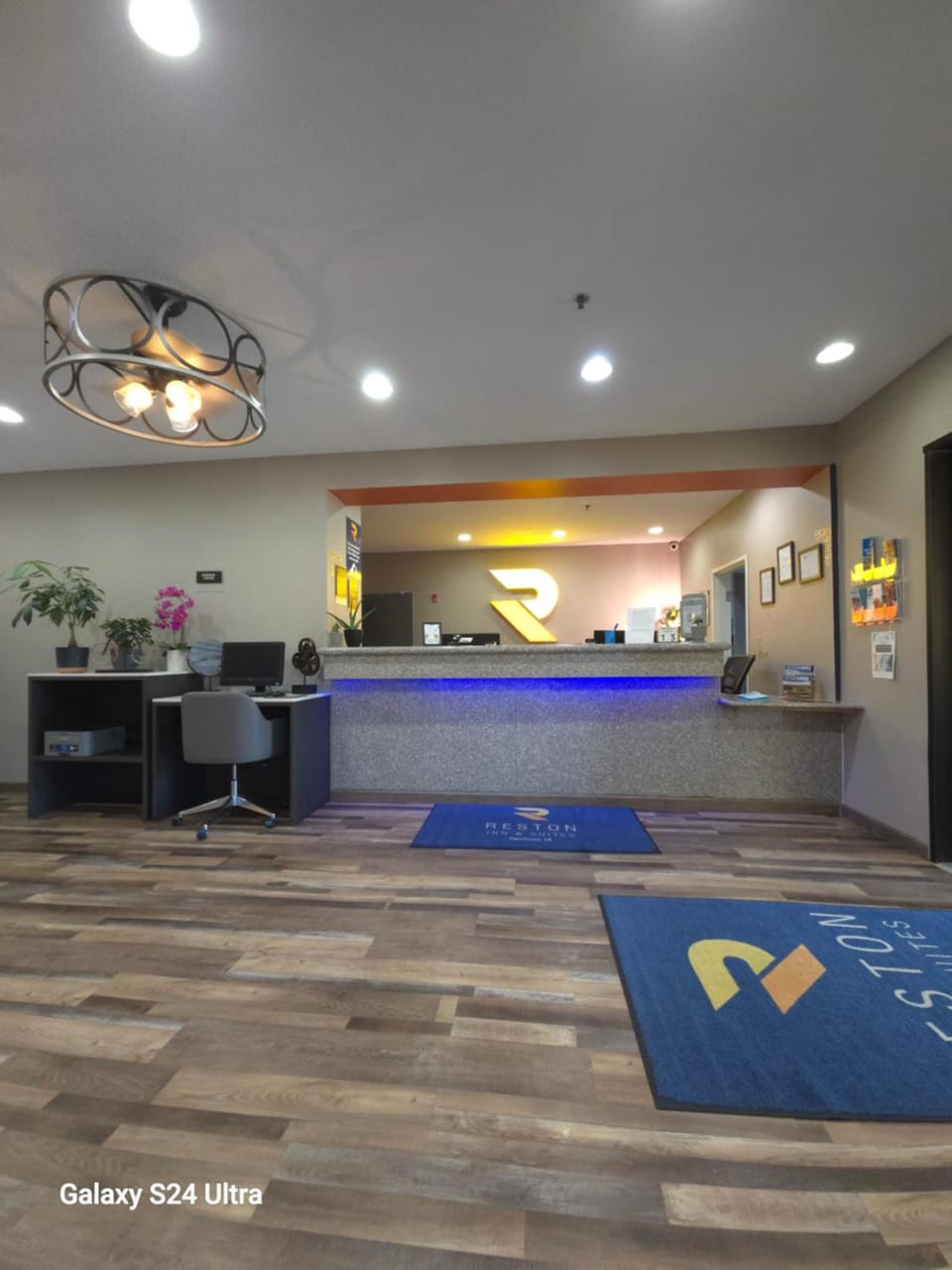Reston Inn & Suites Hotel in Iowa