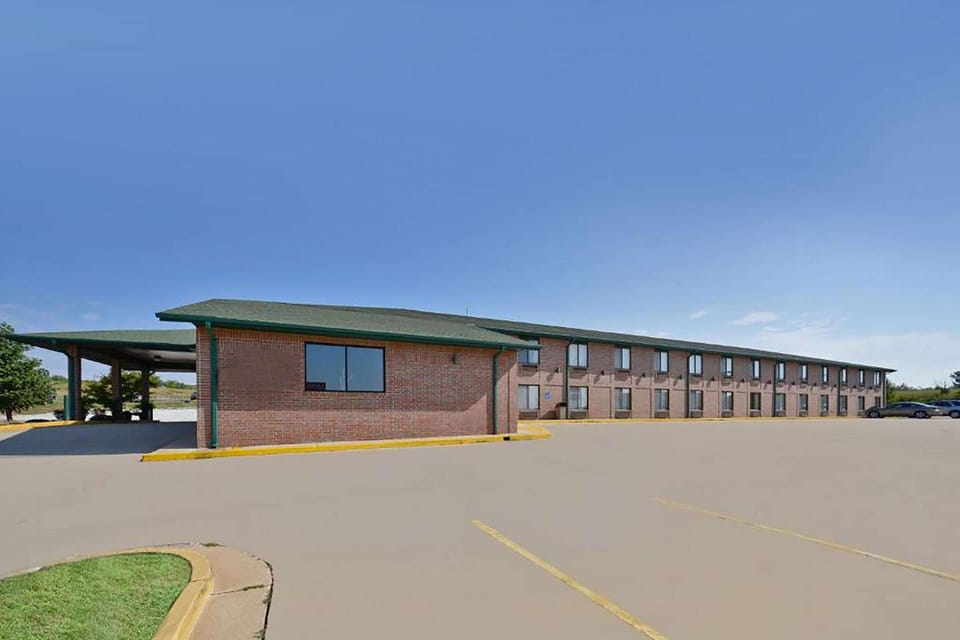 Days Inn by Wyndham Ozark Springfield Hotel in Ozark