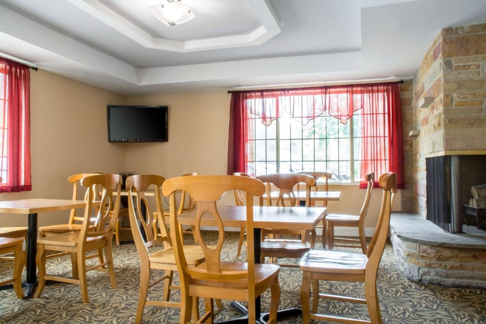 Econo Lodge Bradford South Hotel in Allegheny River
