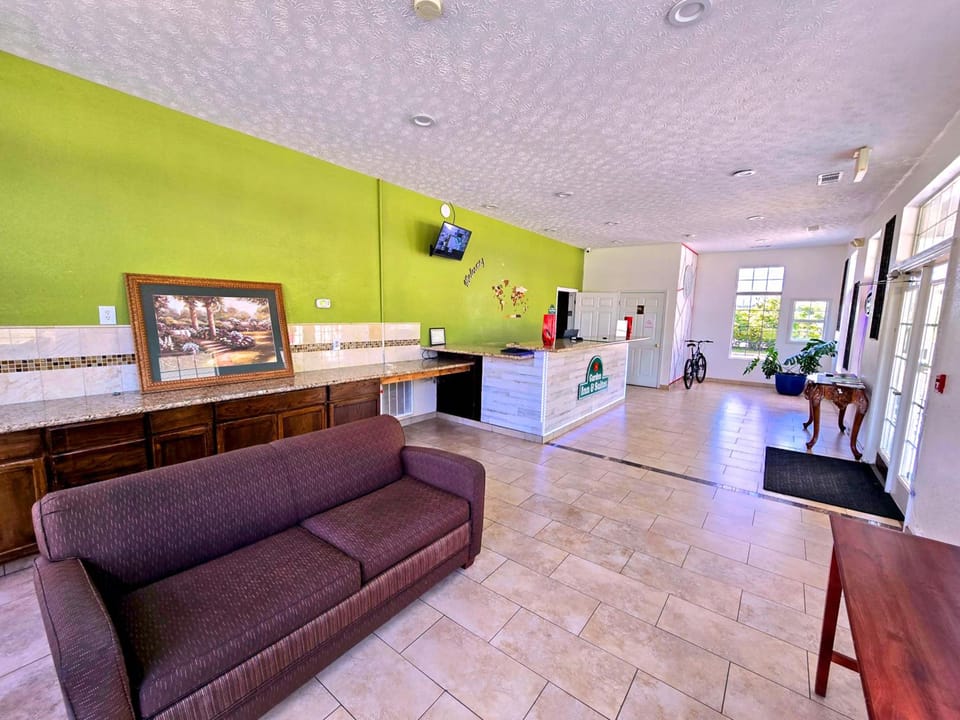 Garden Inn and Suites near Callaway Gardens Pine Mountain Hotel in Pine Mountain