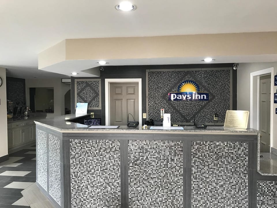 Days Inn by Wyndham Carthage Hotel in Ozark Mountains