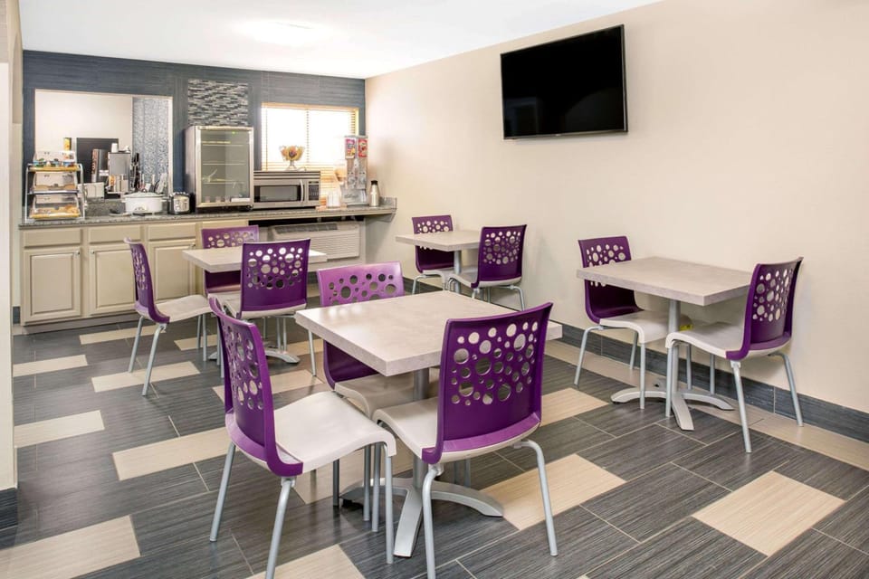 Days Inn by Wyndham Carthage Hotel in Ozark Mountains