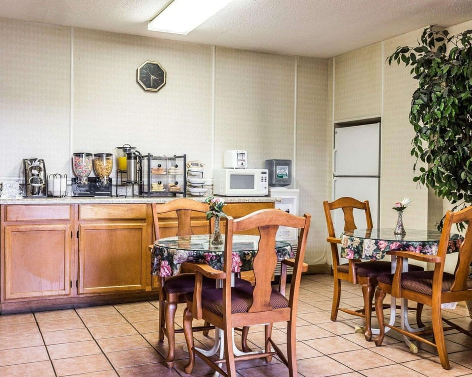 Econo Lodge Inn & Suites Matthews - Charlotte Hotel in Matthews