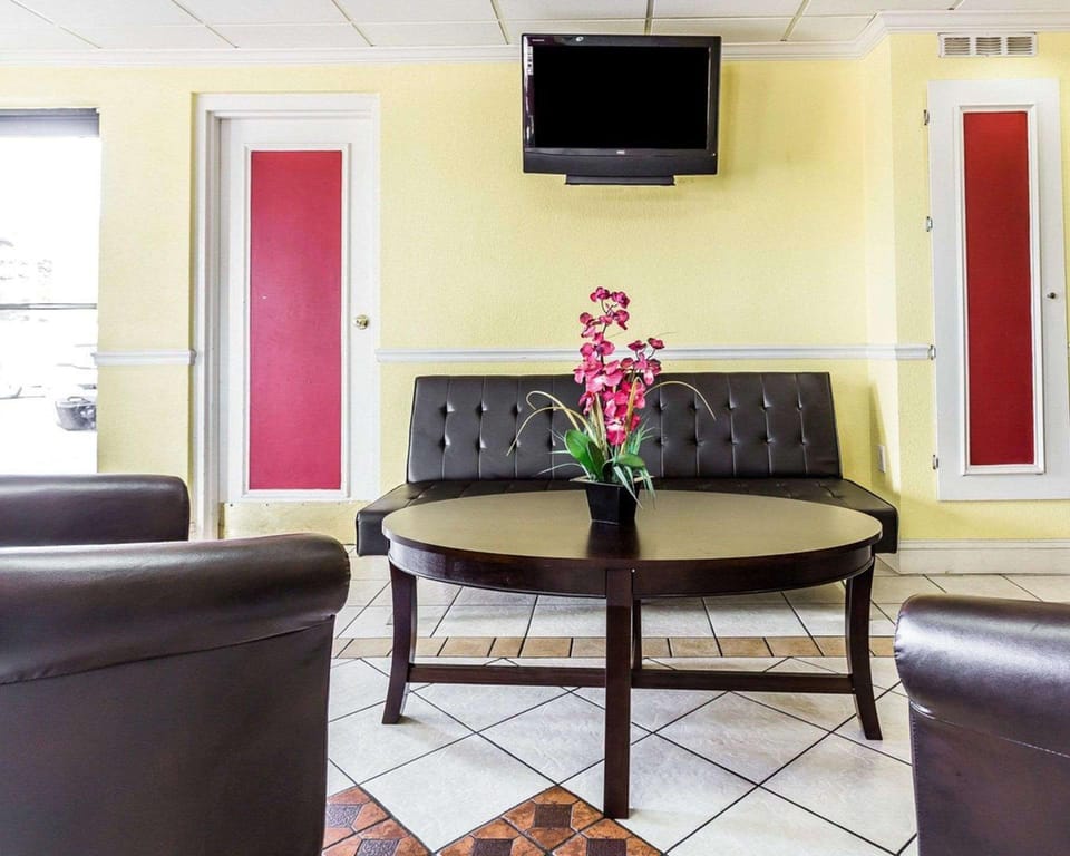 Econo Lodge Inn & Suites Matthews - Charlotte Hotel in Matthews