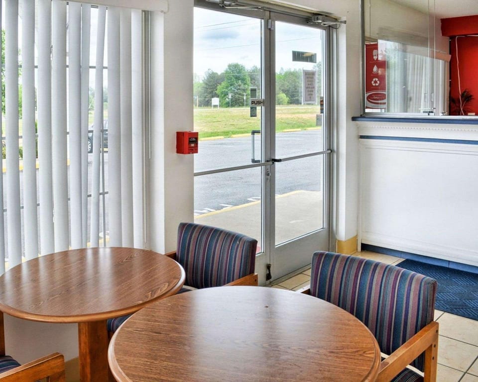 Econo Lodge Ruther Glen Hotel in Maryland