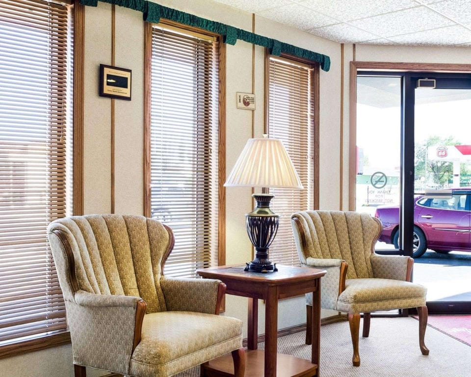 Econo Lodge Wall Hotel in Pennington County