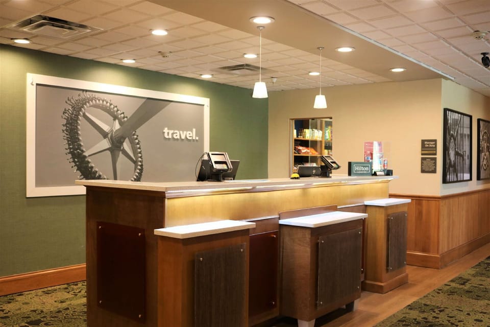 Hampton Inn & Suites Fremont Hotel in Lake Erie