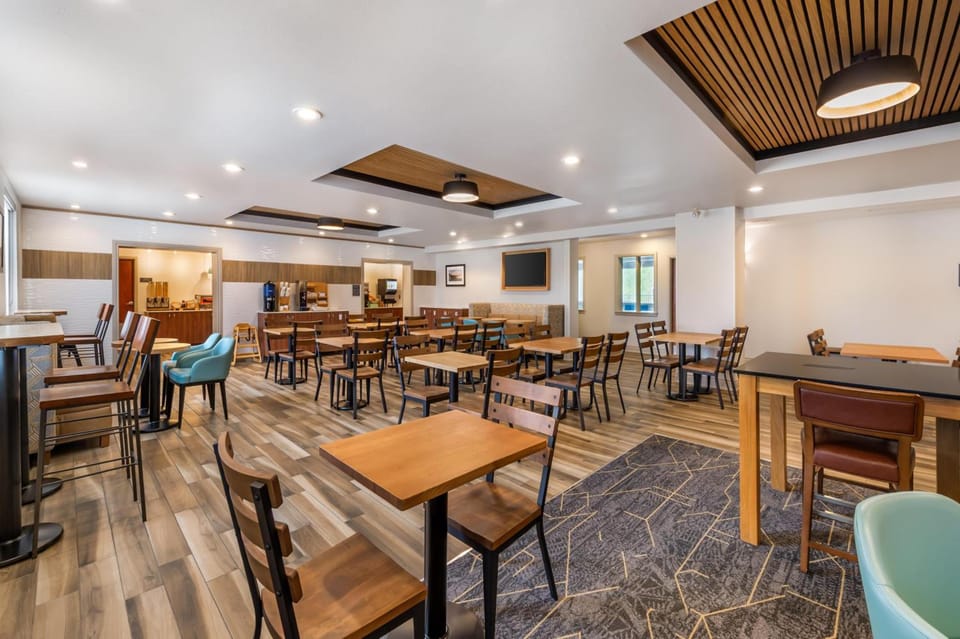 Best Western Plus 1000 Islands Hotel & Suites Hotel in Gananoque