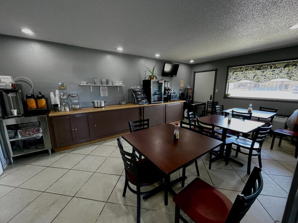 Royal Inn & Suites Motel in Ozark Mountains
