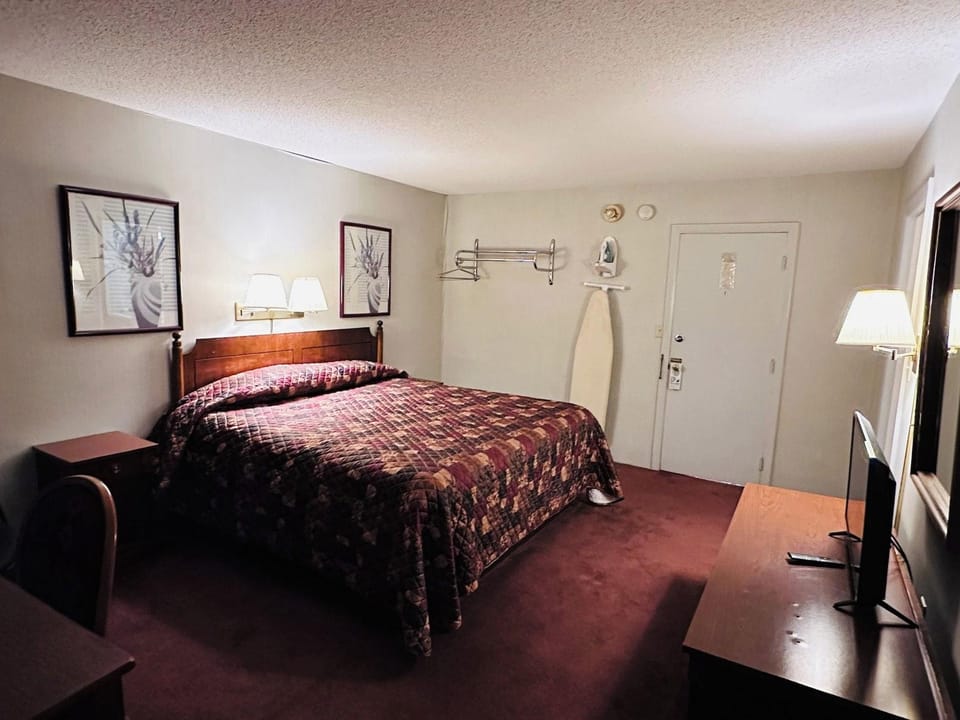 Pamola Motor Lodge Millinocket Motel in Millinocket