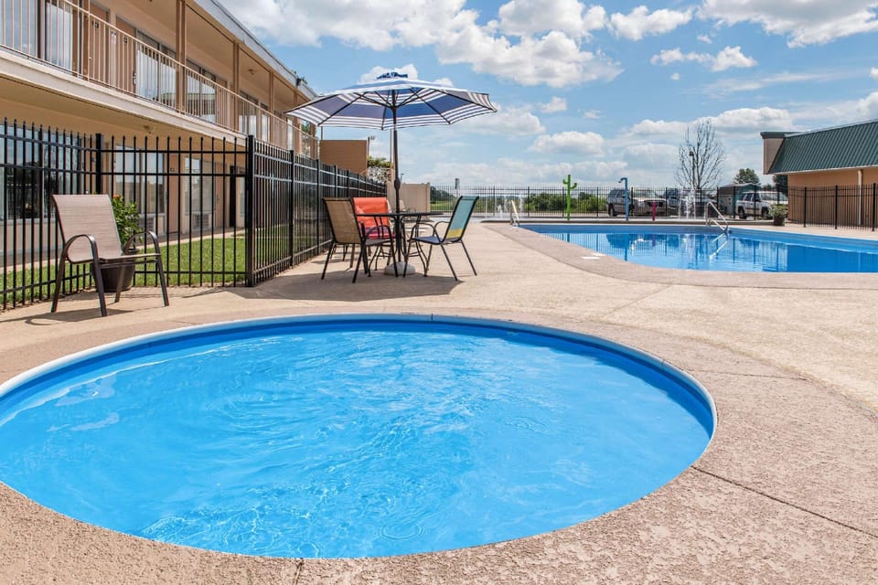 Quality Inn Huntingburg - Jasper Hotel in Indiana