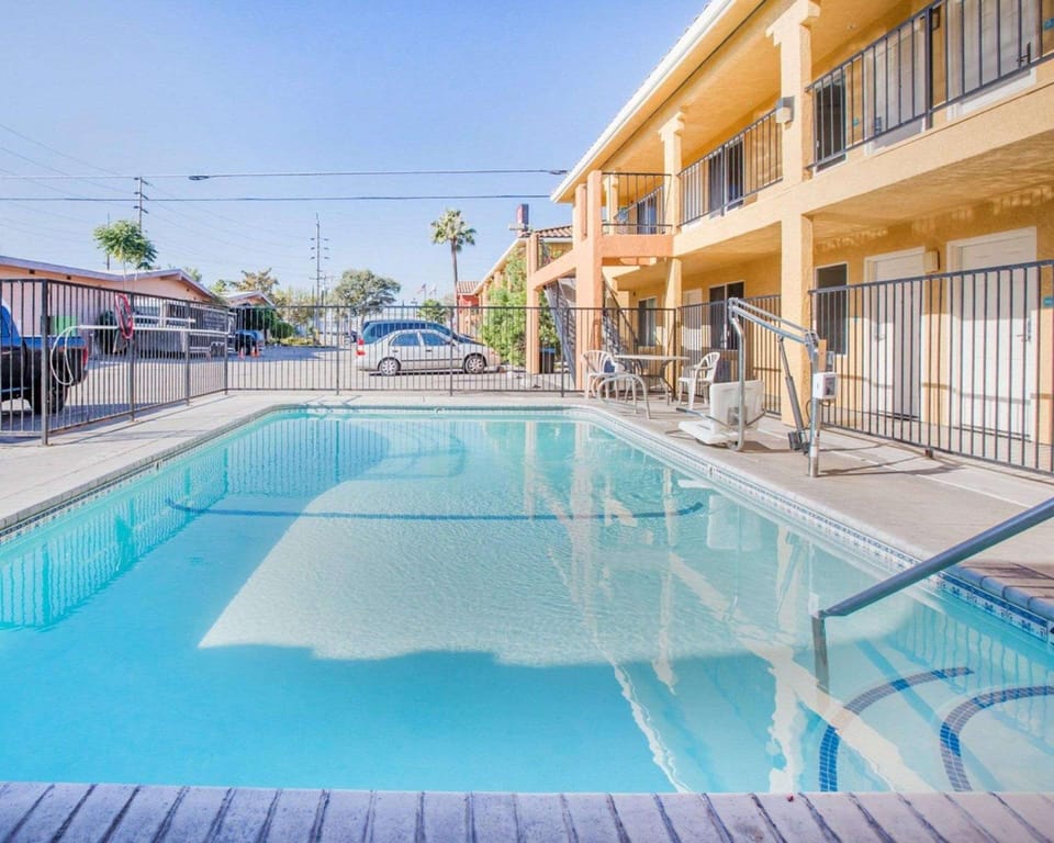 Econo Lodge Inn & Suites Lodi - Wine Country Area Hotel in Lodi