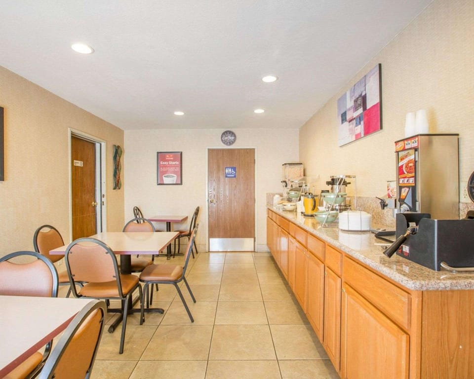 Econo Lodge Inn & Suites Lodi - Wine Country Area Hotel in Lodi