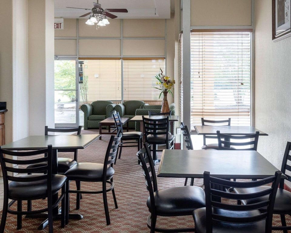 Quality Inn Louisville MS Hotel in Mississippi