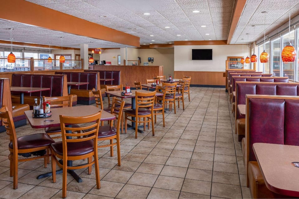Ramada by Wyndham Rome/Verona Hotel in Adirondack Mountains