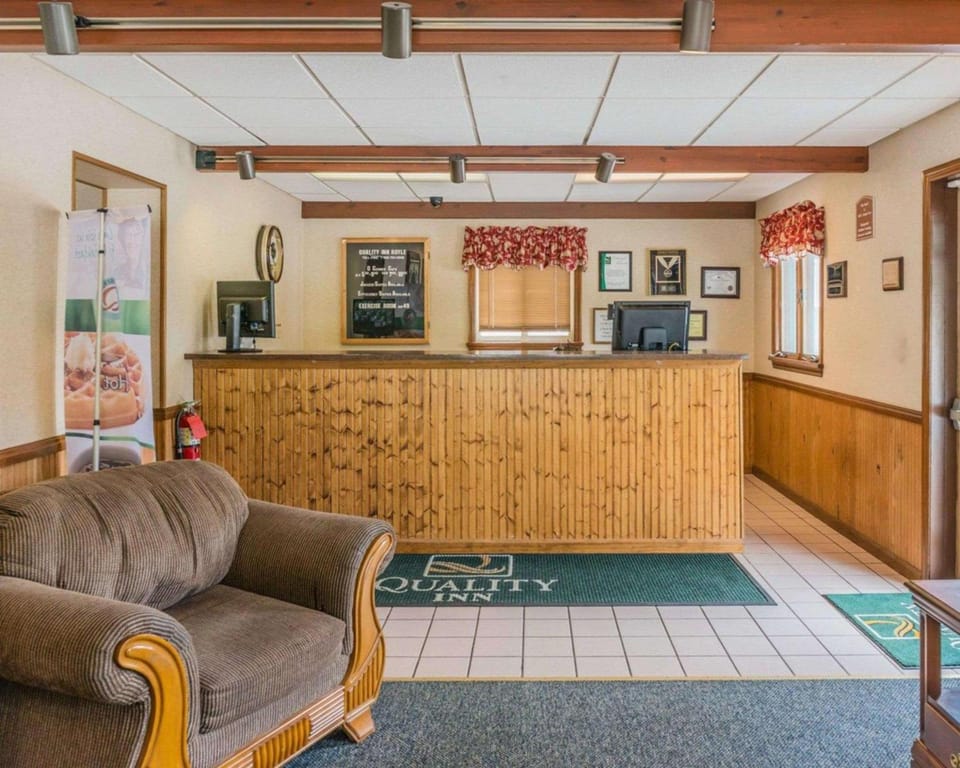 Quality Inn Royle Hotel in Allegheny River