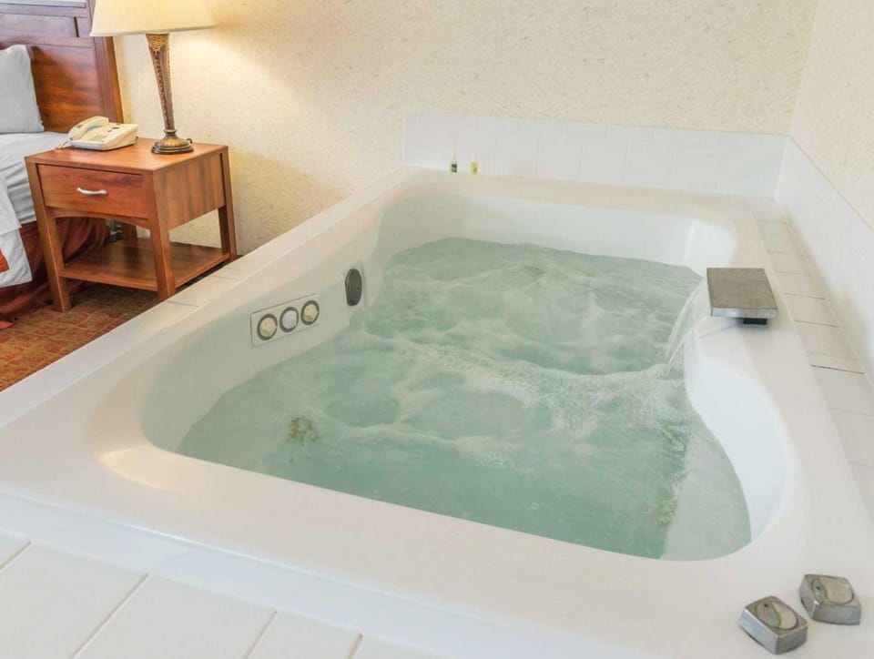 Quality Inn Royle Hotel in Allegheny River