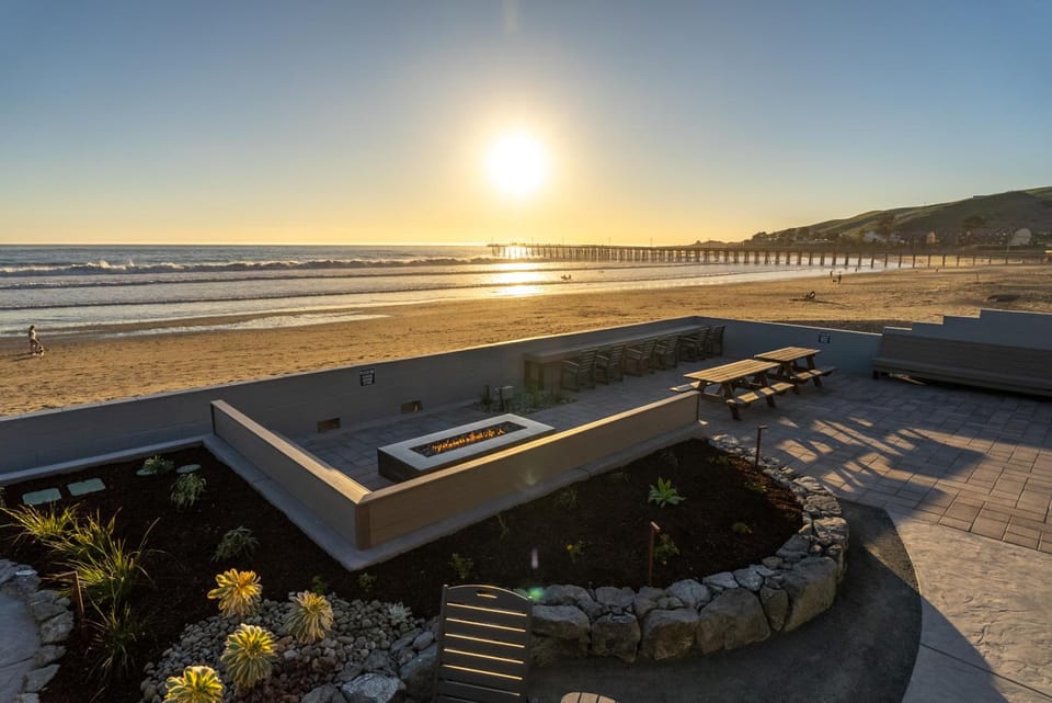 Shoreline Inn...on the beach Hotel in Cayucos