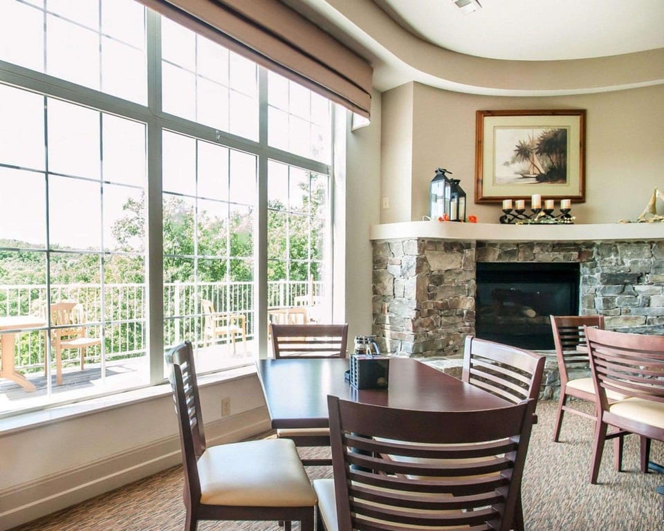 Sleep Inn & Suites Lake of the Ozarks Hotel in Ozark Mountains