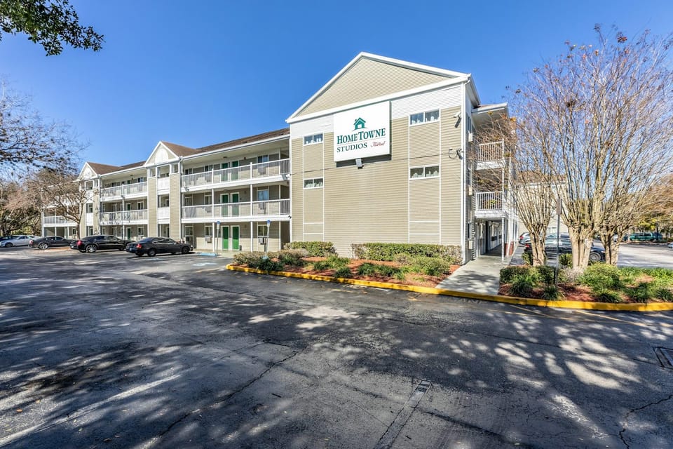 HomeTowne Studios Orlando - Casselberry Hotel in Fern Park