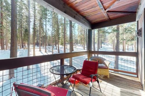 Aspen Grove Hideaway Hotel in Northstar Drive