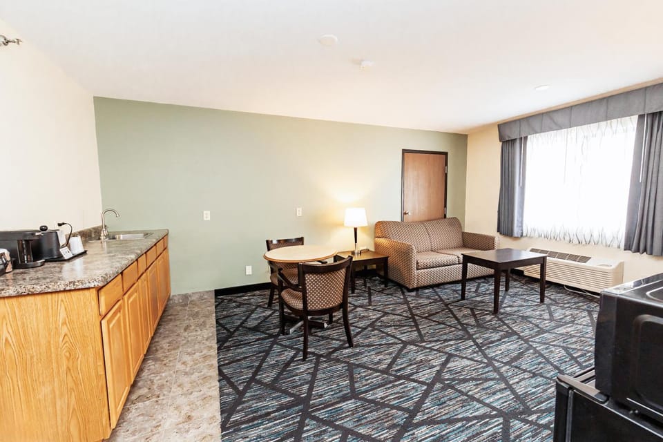 Quality Inn & Suites Marinette Hotel in Door County