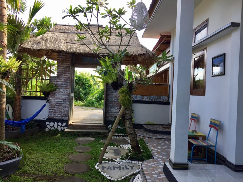 Medewi Secret SurfCamp Hotel in Pekutatan