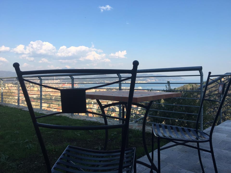 Agriturismo La Pietra 1 e La Pietra 2 Hotel in La Spezia