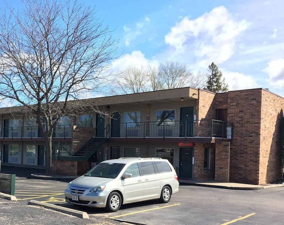 Thunderbird Motor Inn Hotel in Baraboo