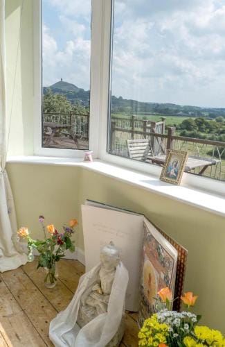 Healing Waters Sanctuary for Exclusive Private Hire and Self Catering Board, Vegetarian, Alcohol & W Hotel in Glastonbury