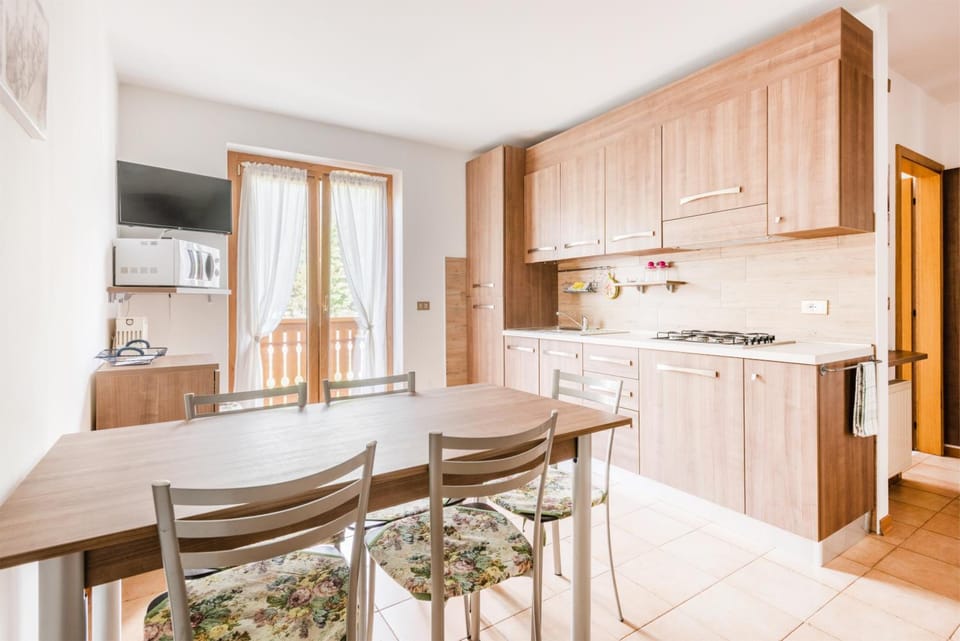CROSINA HOLIDAY - Casa Lucia Hotel in Ledro