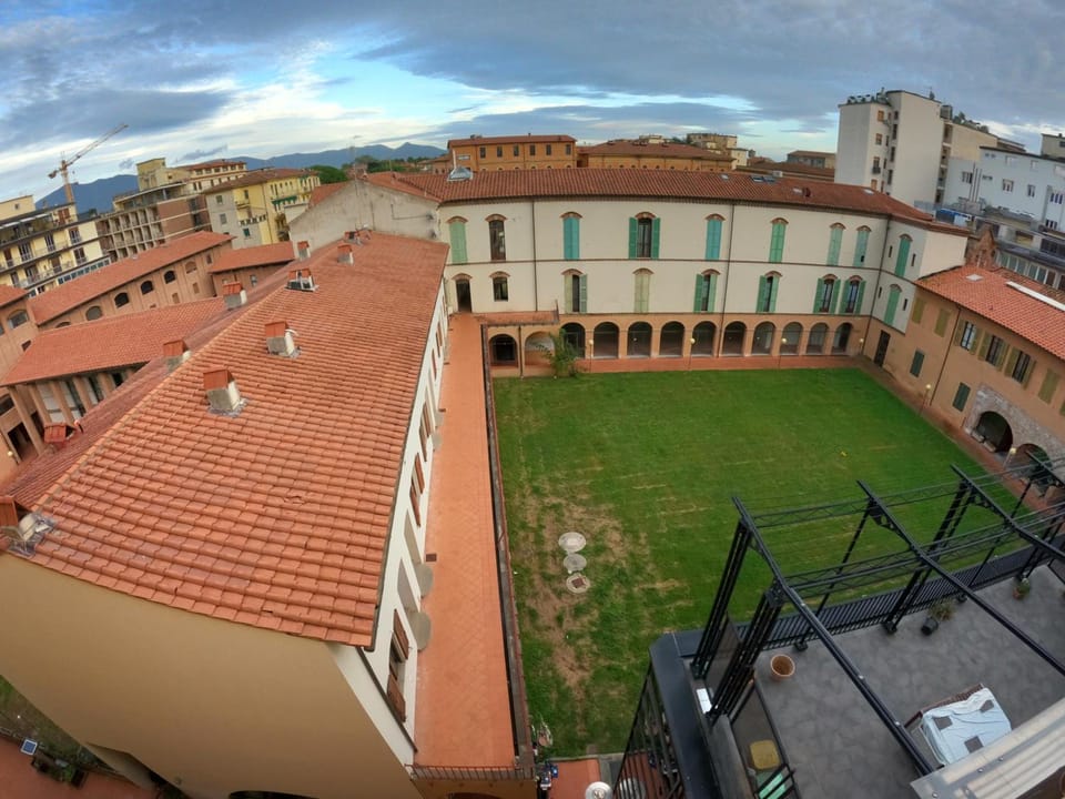 Five Roses Bed & Breakfast Hotel in Pisa