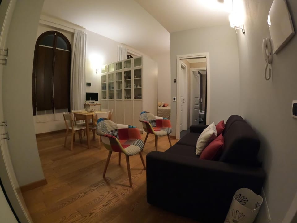 Five Roses Bed & Breakfast Hotel in Pisa