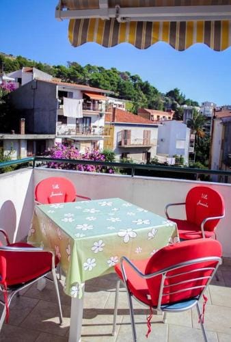Apartments and rooms by the sea Podgora, Makarska - 11894 Hotel in Split-Dalmatia County