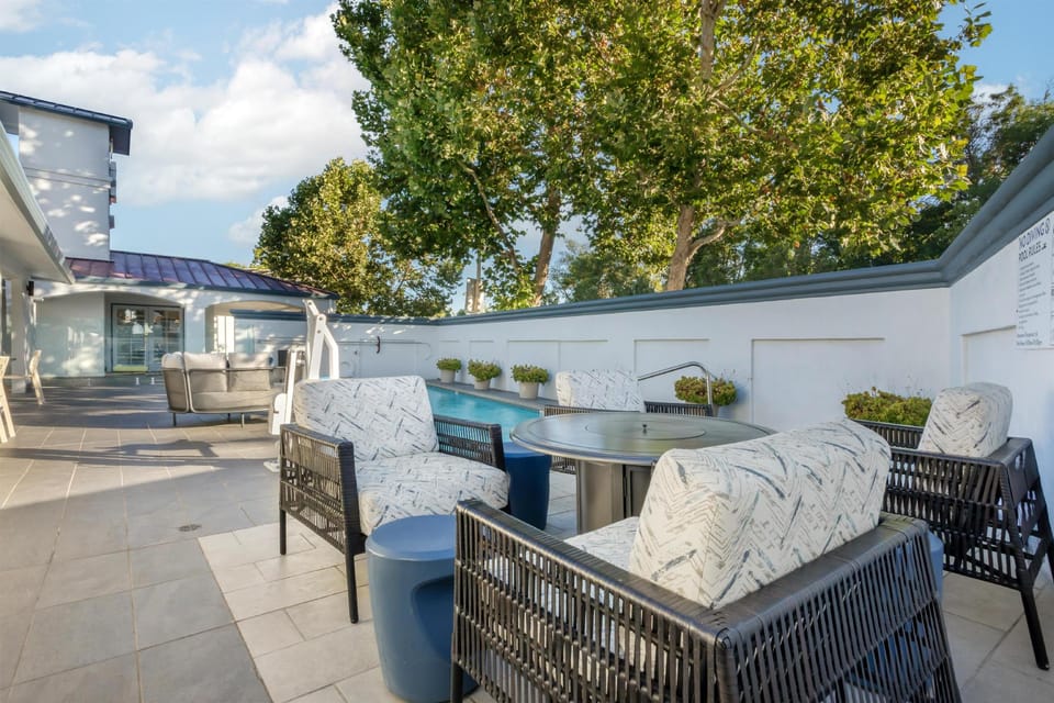 Best Western Plus Riviera Hotel in Atherton