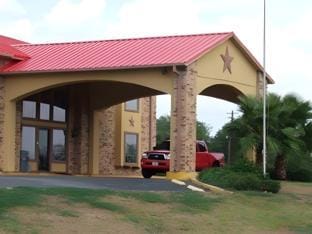 Chaparral Motel Hallettsville Motel in Texas