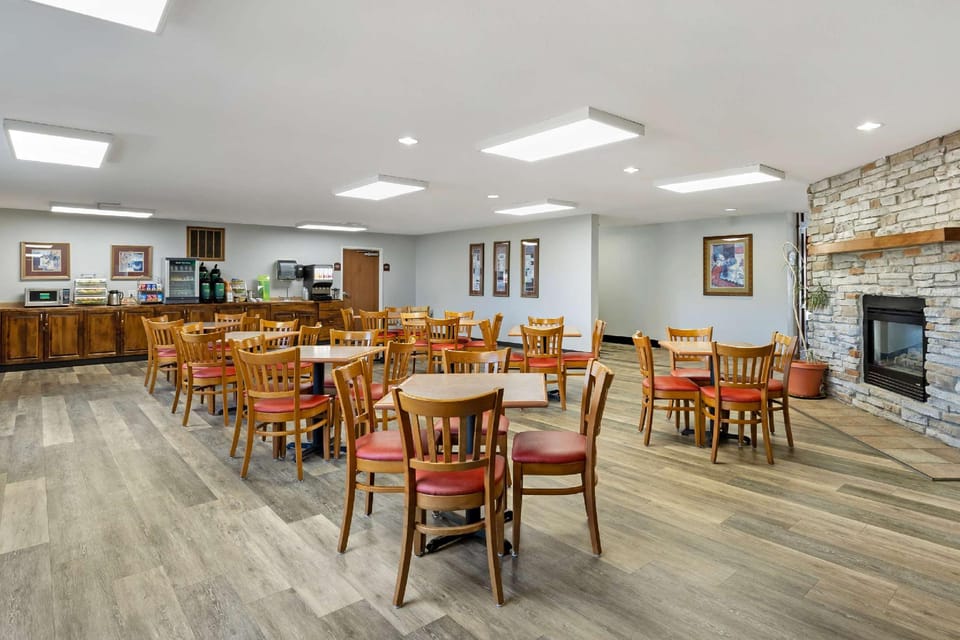 Quality Inn & Suites Fort Madison near Hwy 61 Hotel in Iowa