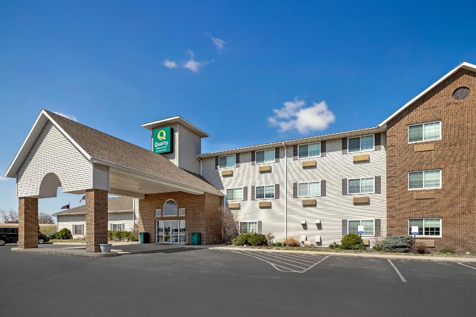 Quality Inn & Suites Fort Madison near Hwy 61 Hotel in Iowa
