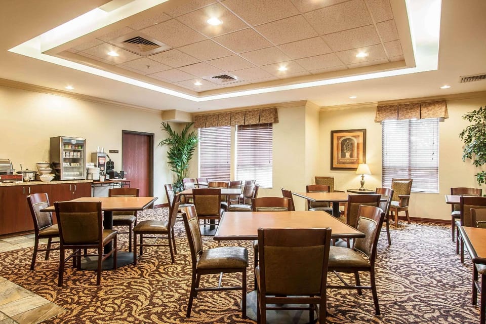 Comfort Inn & Suites McMinnville Wine Country Hotel in McMinnville