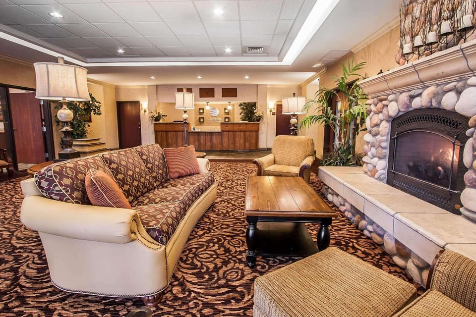 Comfort Inn & Suites McMinnville Wine Country Hotel in McMinnville