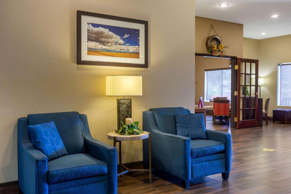 Comfort Inn & Suites Pittsburg KS Hotel in Ozark Mountains
