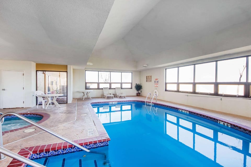 Quality Inn & Suites MidAmerica Industrial Park Area Hotel in Ozark Mountains